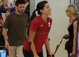 Carolina Marín, emocionada y agradecida al regresar a España: ¡Estoy destrozada! news-05082024-163336