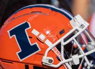 Uniformes Retro de Fútbol Americano de Illinois CFB Inspirados en los años 1920 con Casco ‘de Cuero’ news-08082024-100753