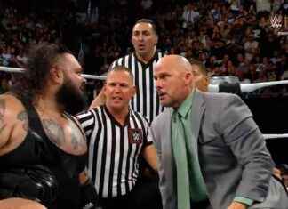 R-Truth recibe SEIS Tsunamis de Bronson Reed, Adam Pearce pierde el control en Raw | WWE on FOX news-13082024-071742