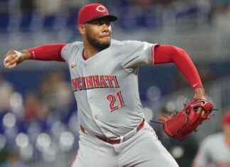 Hunter Greene, pitcher de los Rojos, busca revancha ante los Cardenales news-13082024-132222