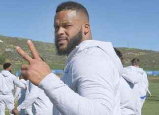 Aaron Donald visita práctica de Rams, da consejos a jóvenes linieros defensivos mientras entrenadores disfrutan de la presencia de la estrella retirada – CBSSports.com news-15082024-194947