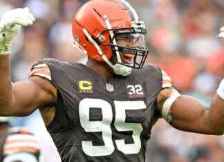 Myles Garrett busca formas de mejorar su juego tras ganar el premio al Jugador Defensivo del Año. news-16082024-075250