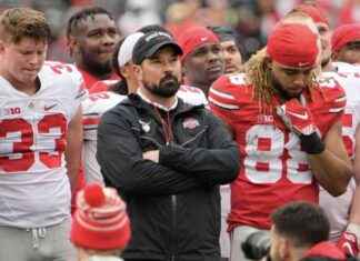 Ocho Entrenadores de Fútbol Americano Universitario bajo Mayor Presión en 2024 | Deadspin.com news-16082024-195548