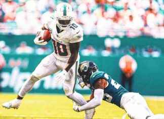 Video de cámara corporal muestra a los oficiales arrastrando a Tyreek Hill de los Dolphins del coche news-10092024-060756