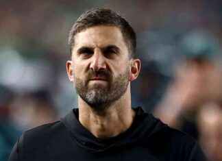 Explicación de Nick Sirianni sobre el polémico pase a Saquon Barkley en la derrota de las Águilas ante los Falcons news-17092024-094835