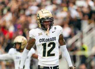 Travis Hunter de Colorado se retira al vestuario tras lesionarse el hombro vs. KSU news-13102024-065315