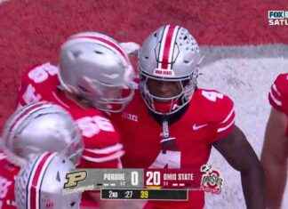 Will Howard conecta con Jeremiah Smith para un touchdown de 17 yardas, ampliando la ventaja de Ohio State sobre Purdue. news-09112024-215909