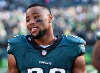 Video: Saquon Barkley, A.J. Brown y Darius Slay de los Eagles sorprendidos por Oz el Mentalista news-10112024-213441