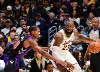 LeBron James logra triple-doble en victoria de los Lakers sobre los Raptors news-11112024-094903