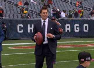 Tom Brady juega al catch con un joven fanático | NFL en FOX news-19112024-044224