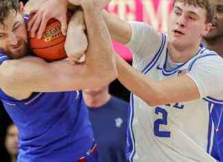 Cooper Flagg decepciona a los fans de CBB al perder Duke contra Kansas tras la expulsión de Dickinson news-27112024-114315