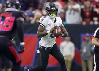 Lamar Jackson se disculpa con la defensa de los Ravens por arruinar el blanqueo con un safety contra los Texans lamar-jackson-se-disculpa-con-la-defensa-de-los-ravens-por-arruinar-el-blanqueo-con-un-safety-contra-los-texans
