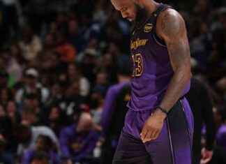 LeBron James de los Lakers: Simplemente me siento fuera de ritmo en medio de las luchas en la derrota ante los Lobos. news-03122024-091530