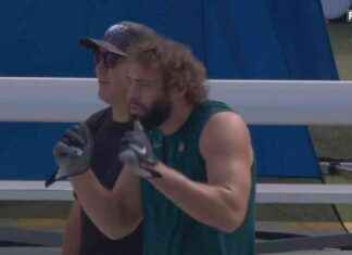 Dallas Goedert de los Eagles sorprendido por los cañonazos en el juego vs. Buccaneers | NFL en FOX dallas-goedert-de-los-eagles-sorprendido-por-los-caonazos-en-el-juego-vs-buccaneers-nfl-en-fox