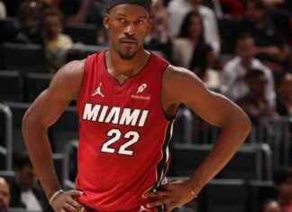 Foto: Jimmy Butler usa zapatos en colores de los Suns en el juego Heat vs. Blazers en medio de rumores de intercambio foto-jimmy-butler-usa-zapatos-en-colores-de-los-suns-en-el-juego-heat-vs-blazers-en-medio-de-rumores-de-intercambio