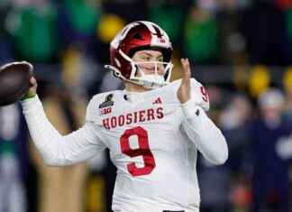 Kurtis Rourke, mariscal de campo de Indiana, jugó con lesión de ligamento cruzado anterior durante carrera en CFP, dice agente. kurtis-rourke-mariscal-de-campo-de-ndiana-jug-con-lesin-de-ligamento-cruzado-anterior-durante-carrera-en-cfp-dice-agente